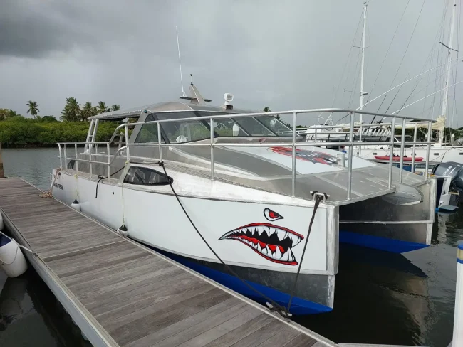 shark feeder dive boat for the Fiji Shark Dive